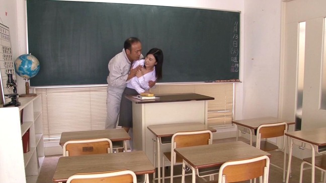 美人教師と用務員の爛れた関係／古川いおりさん