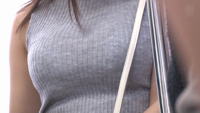 悩殺！ニット＆セーター （９）／あやみ旬果さん