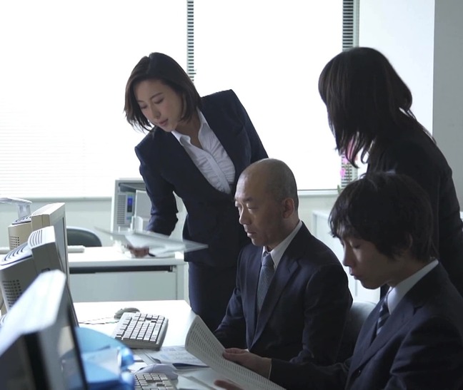 自分よりも若くて誰もが憧れる女上司をダメ社員の俺が全部汚してやる！ （１）／松下紗栄子さん