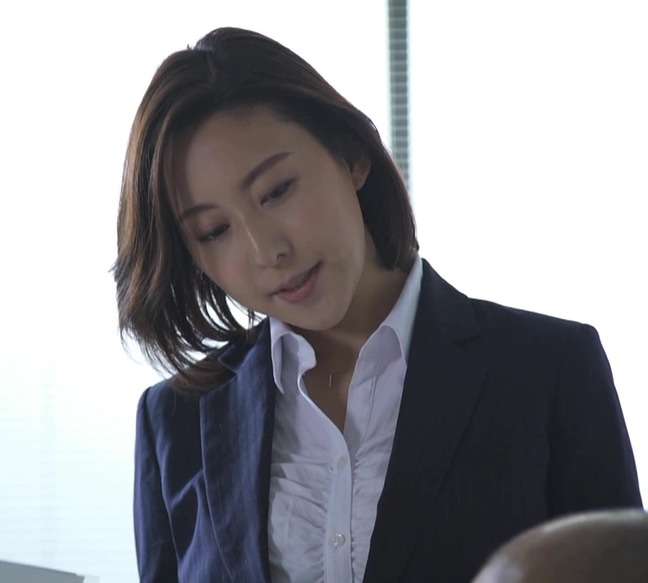 自分よりも若くて誰もが憧れる女上司をダメ社員の俺が全部汚してやる！ （１）／松下紗栄子さん